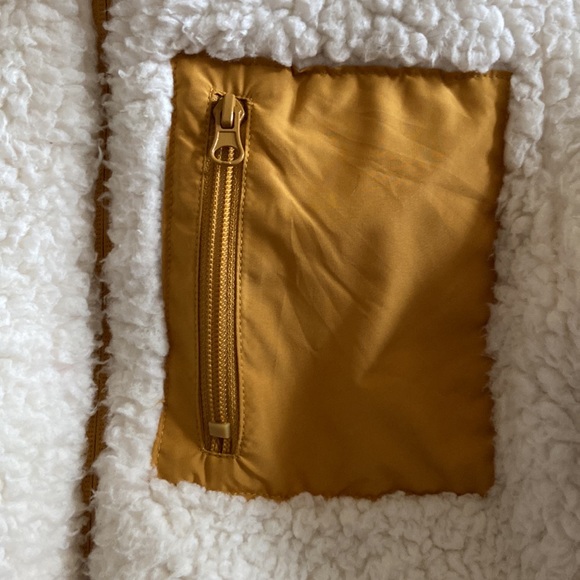 Beautiful reversible Sherpa bomber style jacket - Picture 3 of 6